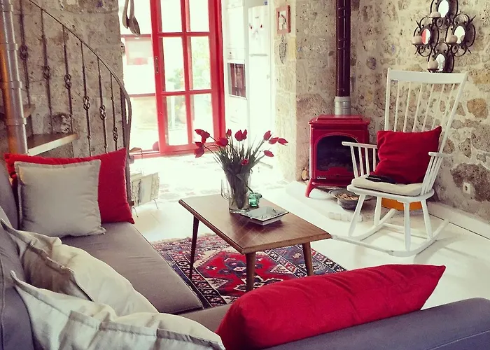 Alacati Red House Дом отдыха Кешме