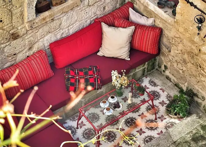 Дом отдыха Alacati Red House