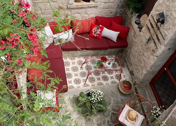 Alacati Red House Дом отдыха Кешме